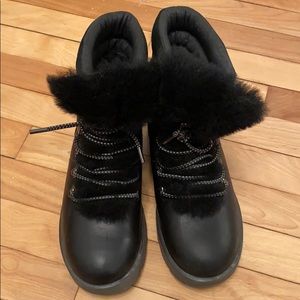 UGG Viki Shearling Winter Boots Black US 7
